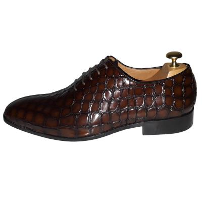 Chaussure richelieu cuir façon croco marron verni : Cesare